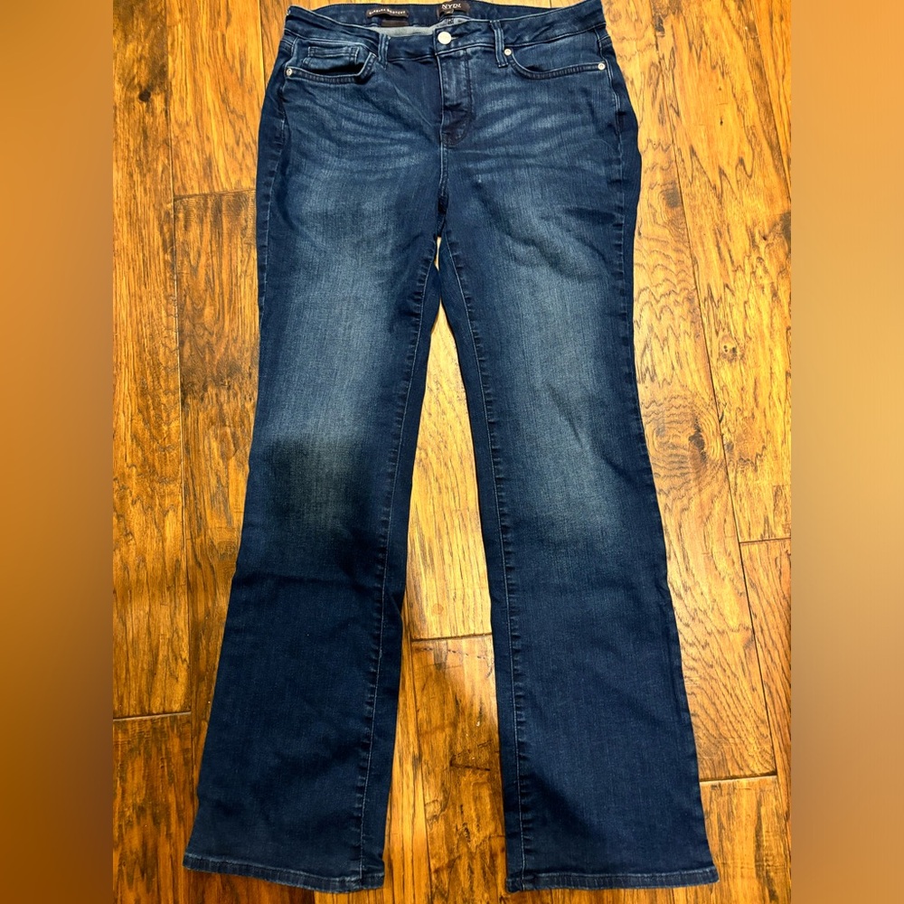 NYDJ Sz 10 Barbara Bootcut lift tuck technology slenderizing trendy comfortable